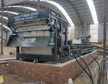 污泥脫水機(jī) 污泥脫水機(jī)